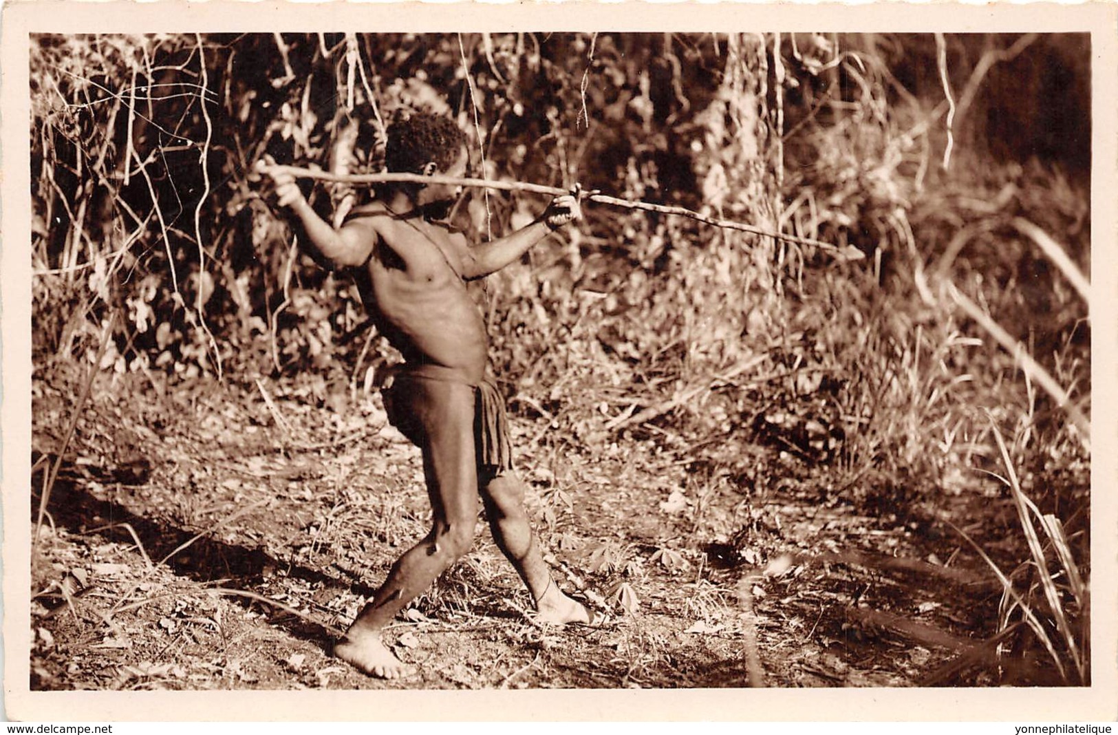 Oubangui Chari - Scenes Et Types H / 02 - Chasseur Babinga - Centrafricaine (République)