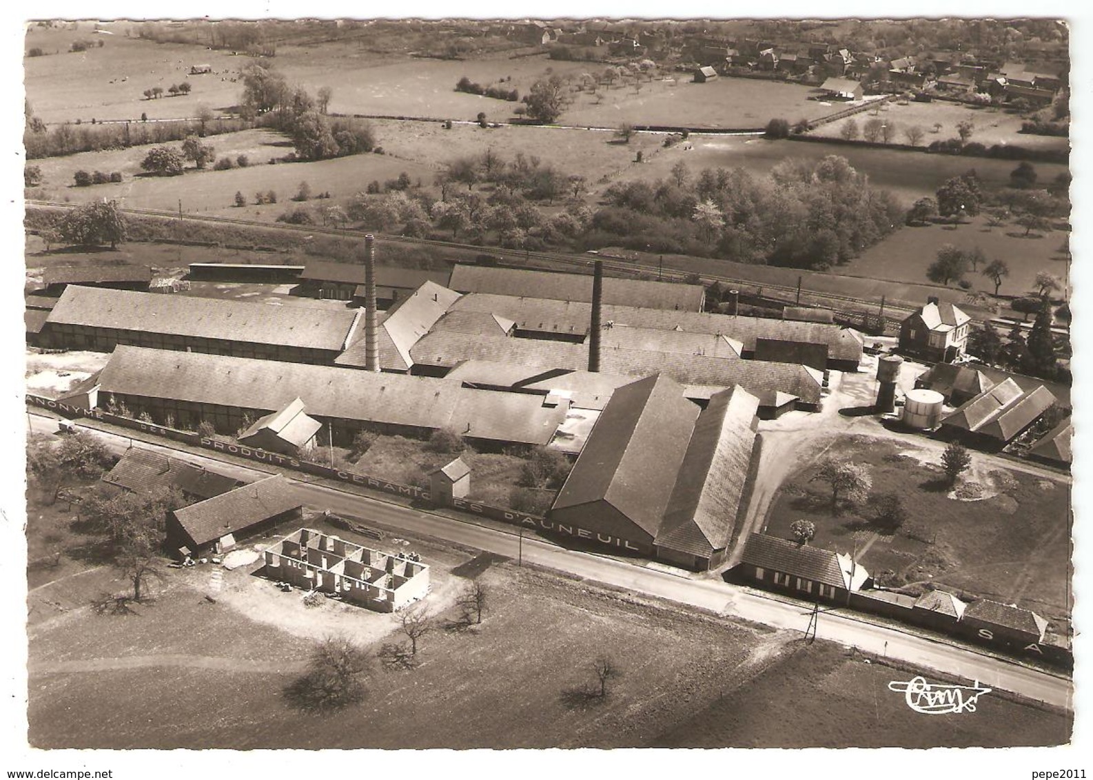 CPA 60 AUNEUIL Usine De Céramique - Vue Aérienne - Auneuil