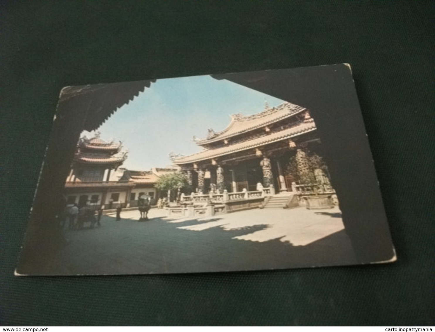 STORIA POSTALE  FRANCOBOLLO  CINA CHINA VEDUTA PANORAMICA LUNG SHAN TEMPLE IN TAIPEI AIR MAIL  PIEGA ANG. - Cina