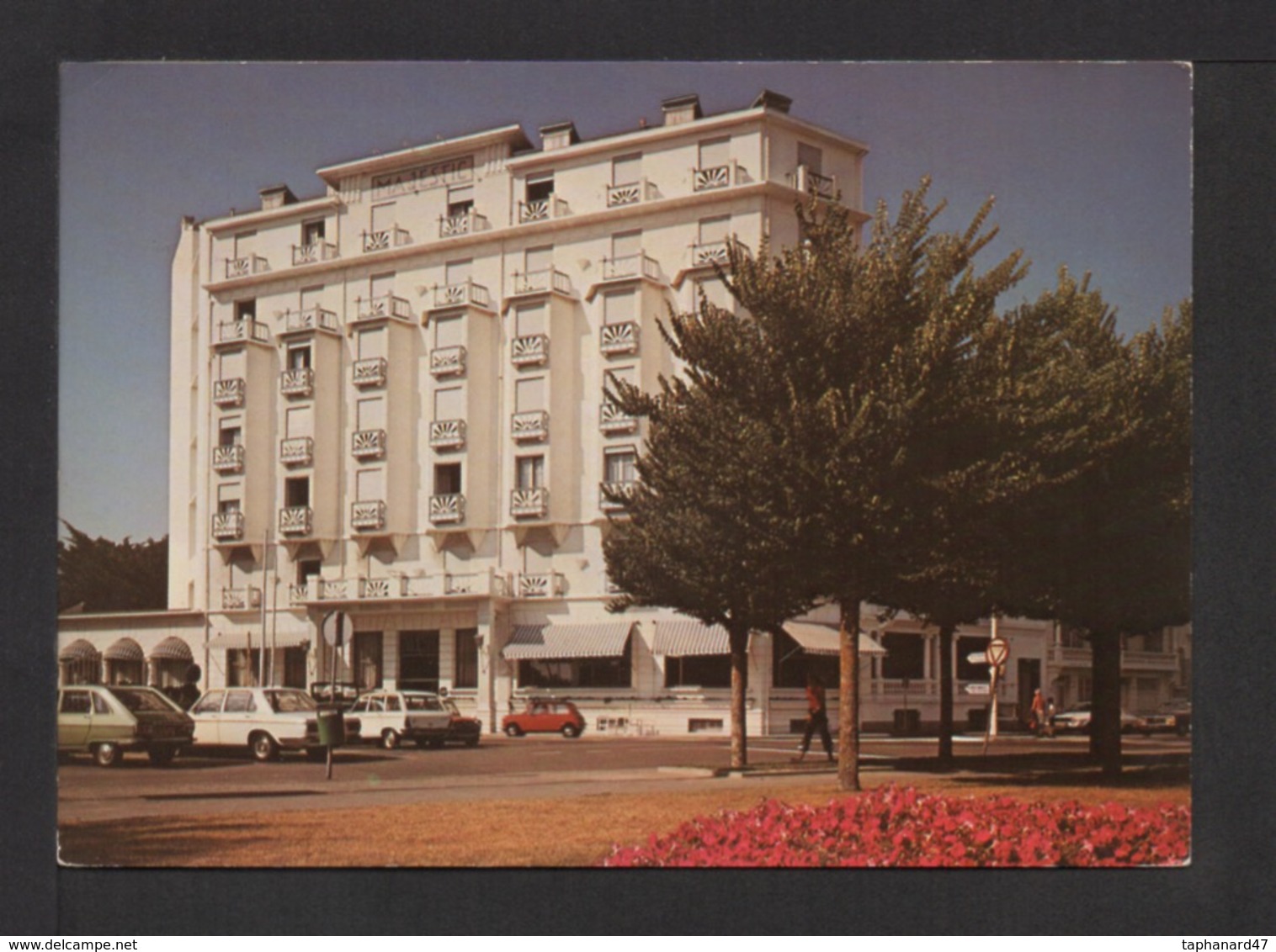 CPM.Dépt. 44 . LA BAULE . L'Hôtel Majestic . Voitures . - La Baule-Escoublac