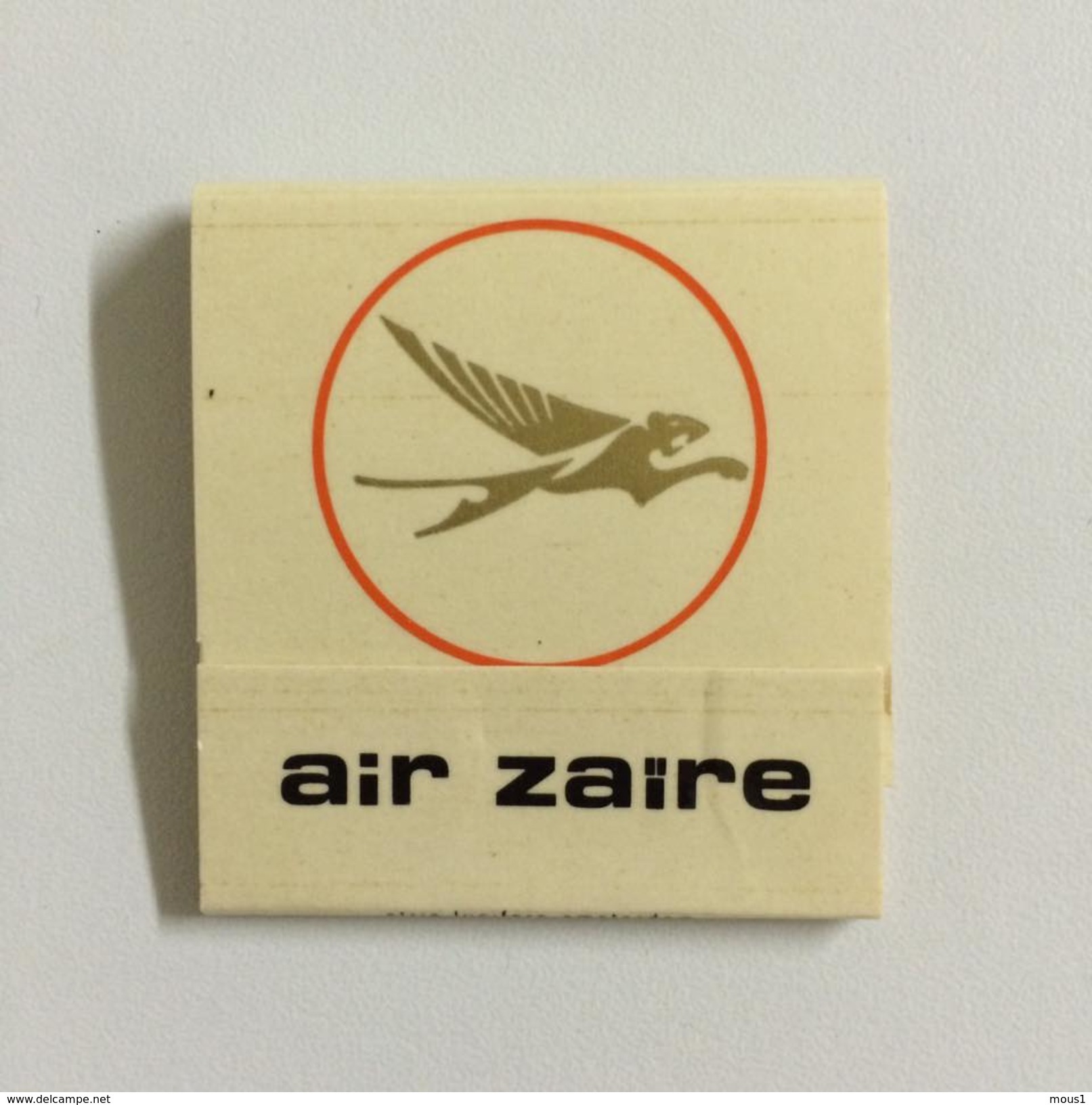 AIR ZAIRE: Une Pochette D'allumettes Neuve.  Matches Airline Company. - Boîtes D’allumettes
