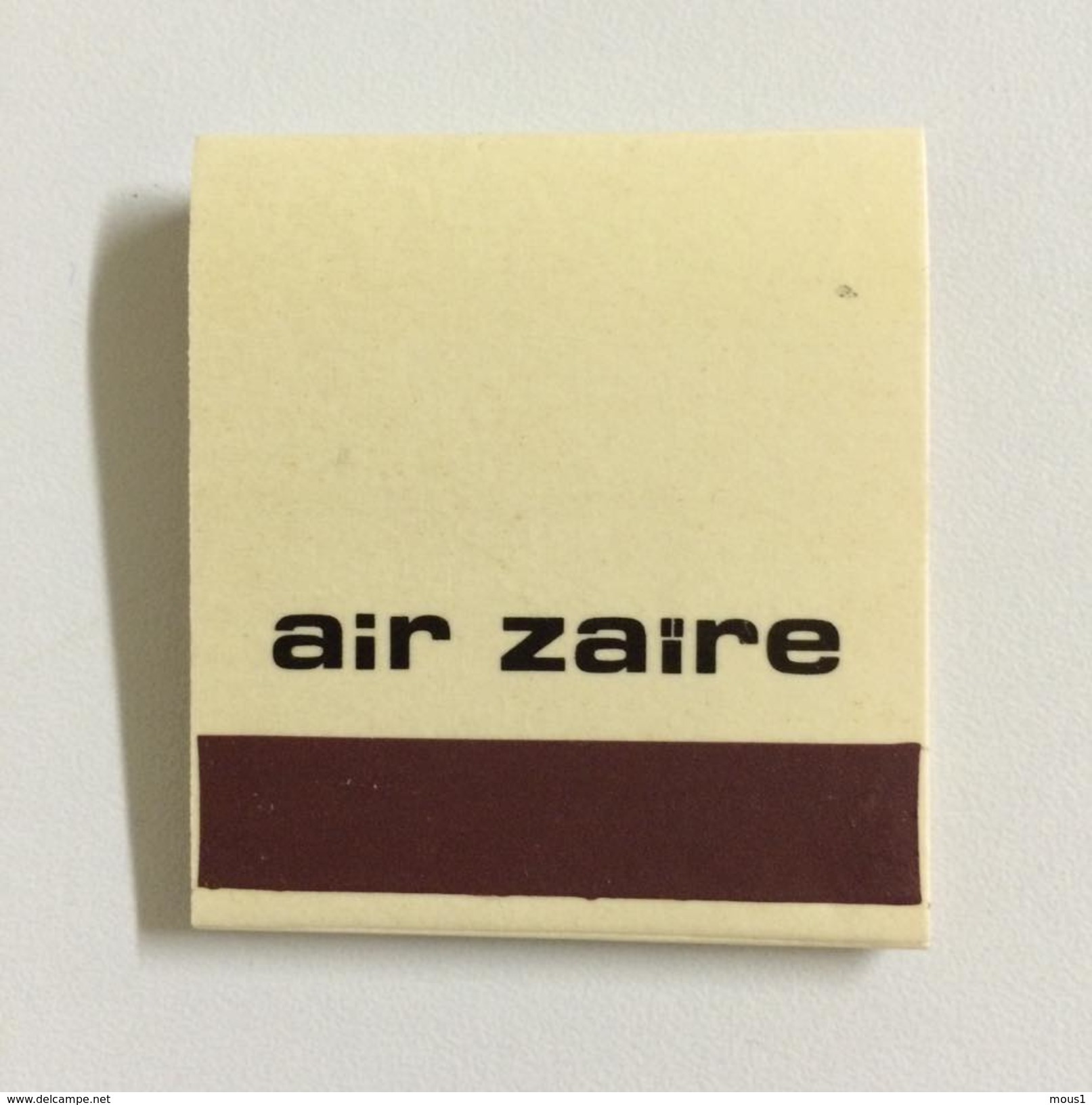 AIR ZAIRE: Une Pochette D'allumettes Neuve.  Matches Airline Company. - Boîtes D’allumettes