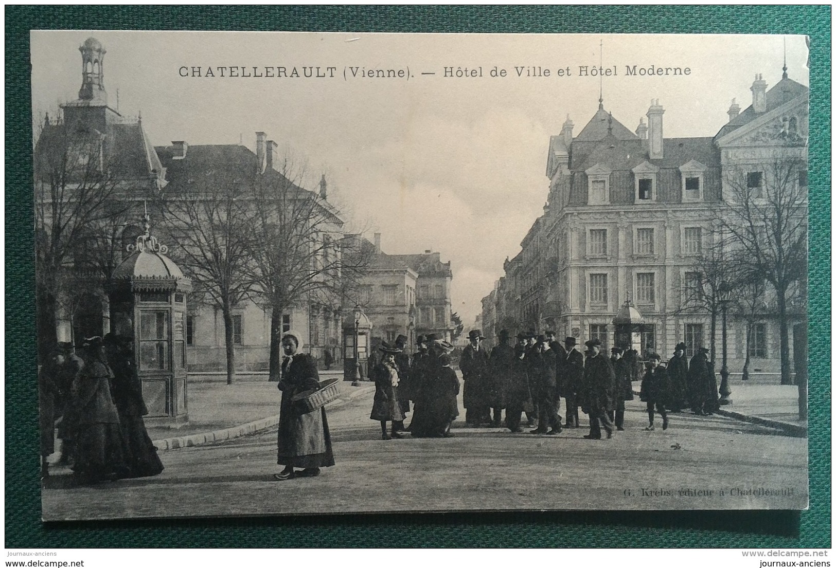 CHATELLERAULT ( 86 )  HOTEL DE VILLE ET HOTEL MODERNE - FEMMES  PANIER - HOMMES - ENFANTS - KIOSQUE - Chatellerault