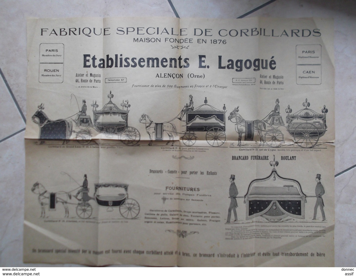 AFFICHE Env. 44,5 X 55 Cm Fabrique De Corbillards Lagogué Alençon Publicité Corbillard Funéraire Attelage - Publicidad