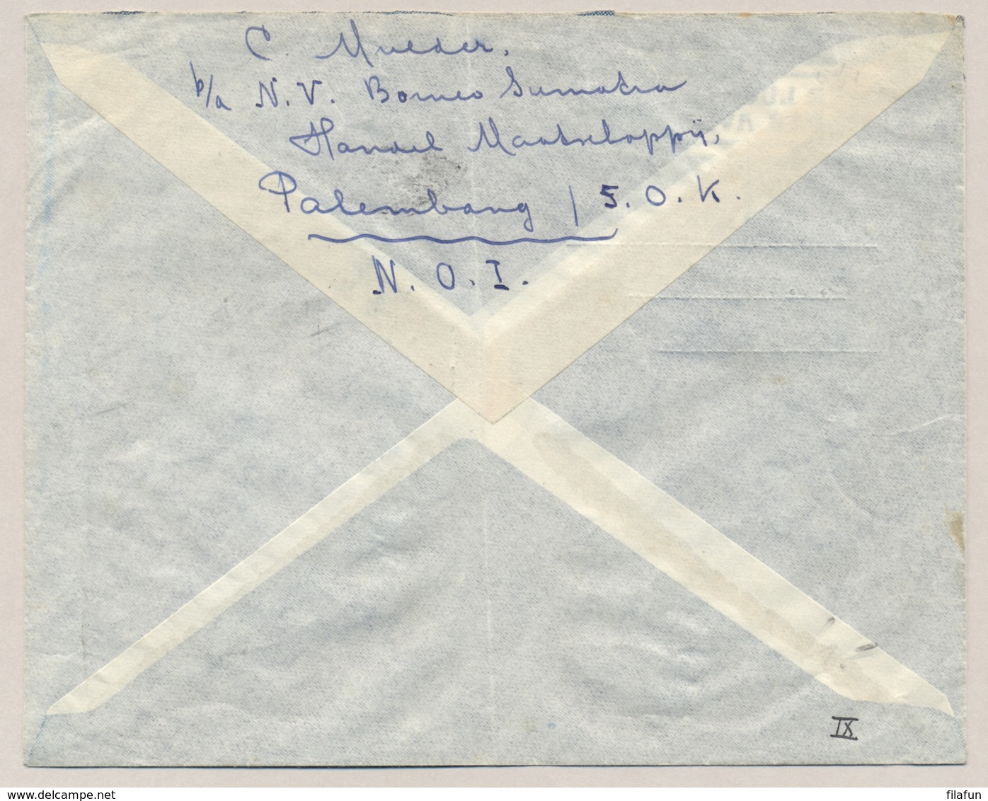 Nederlands Indië - 1937 - 2x 30 Cent Luchtpost, Driehoekzegel In Paar Op Openingsvlucht Van Palembang Naar Wageningen - Nederlands-Indië