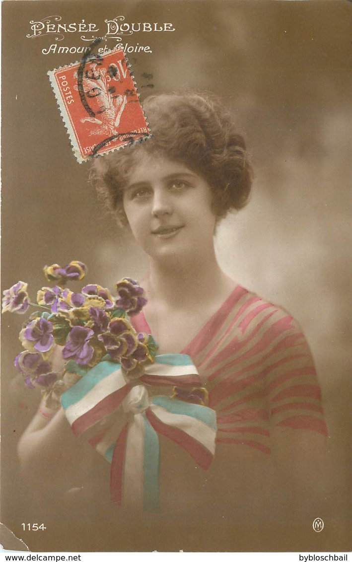 CPA Pensée Double Amour Et Gloire Femme Pensées Violettes Drapeau Patriotique - Patriotiques