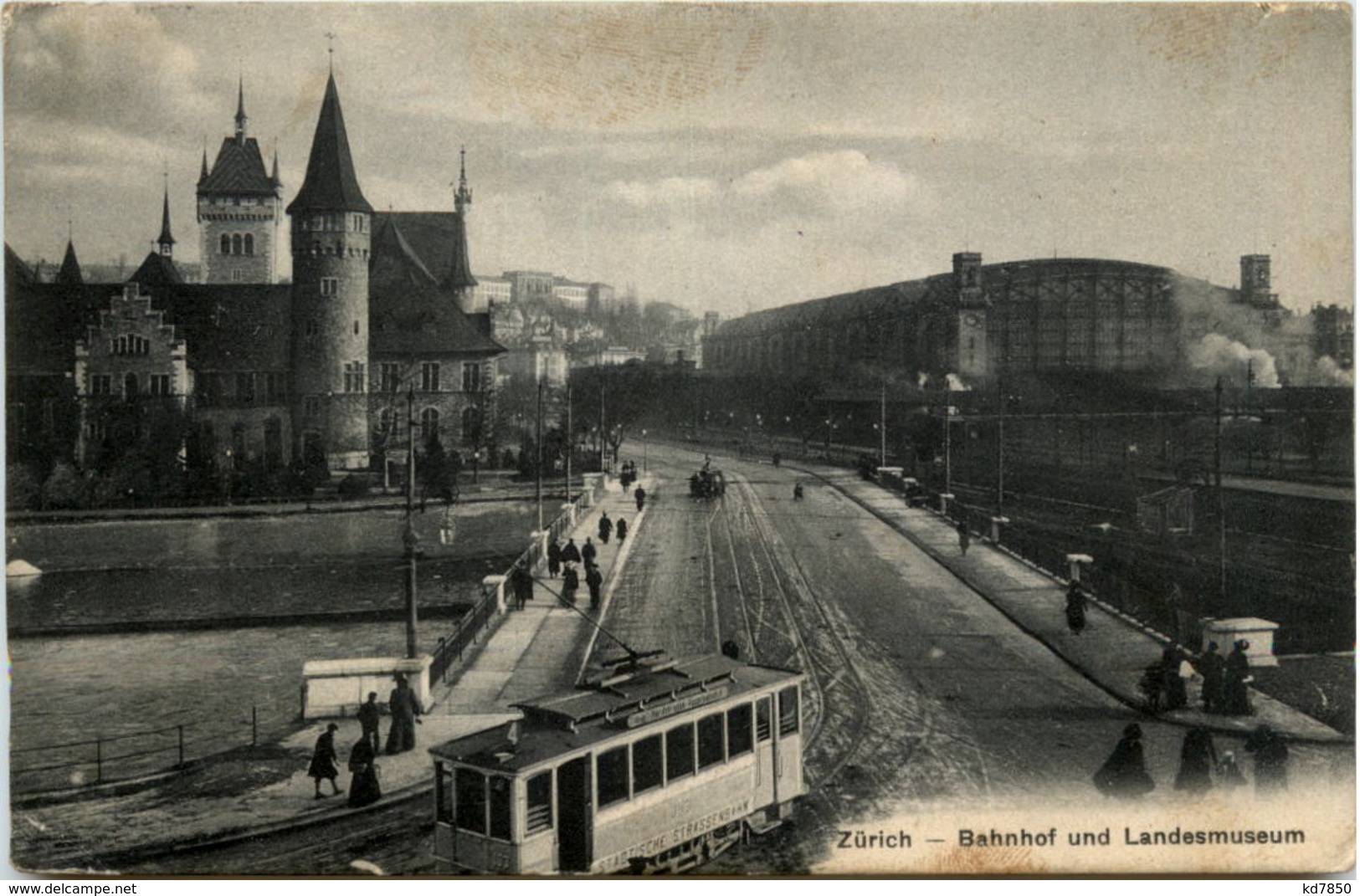 Zürich - Bahnhof Mit Tram - Zürich