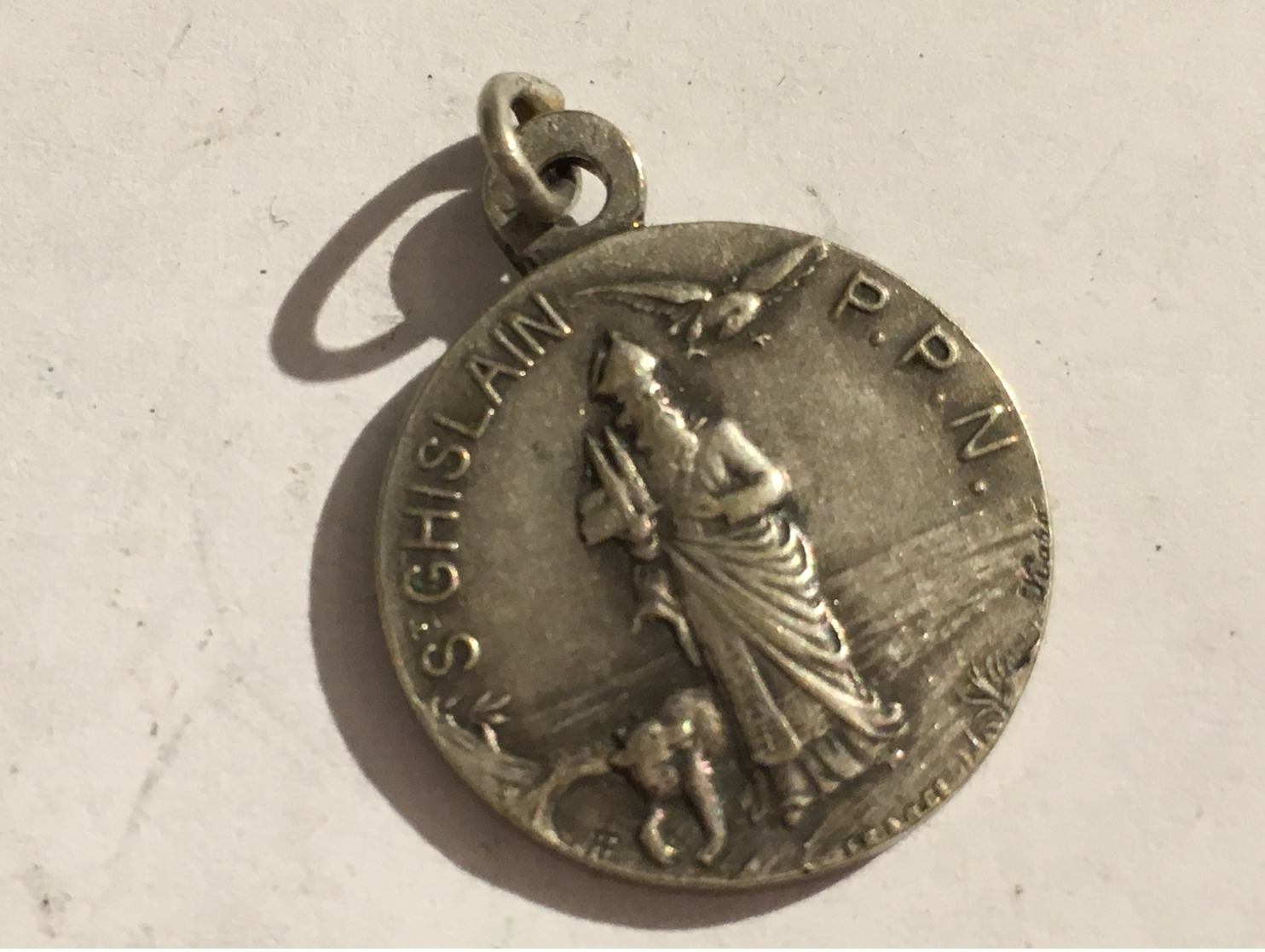 267/ MEDAILLE  RELIGIEUSE  SAINT GHISLAIN P P N VENERE AHELLEMMES LILLES ARGENT?? - Religion & Esotericism