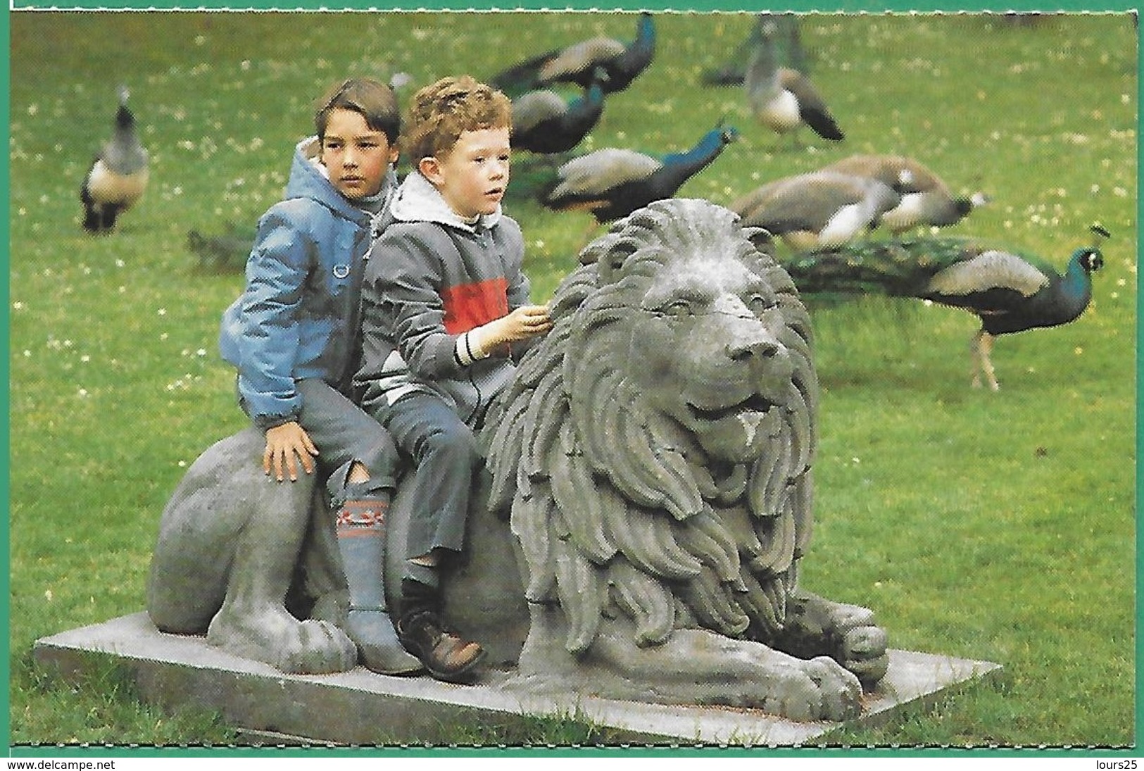 ! - Carte - Deux Petits Garçons Sur Une Statue De Lion - Scènes & Paysages