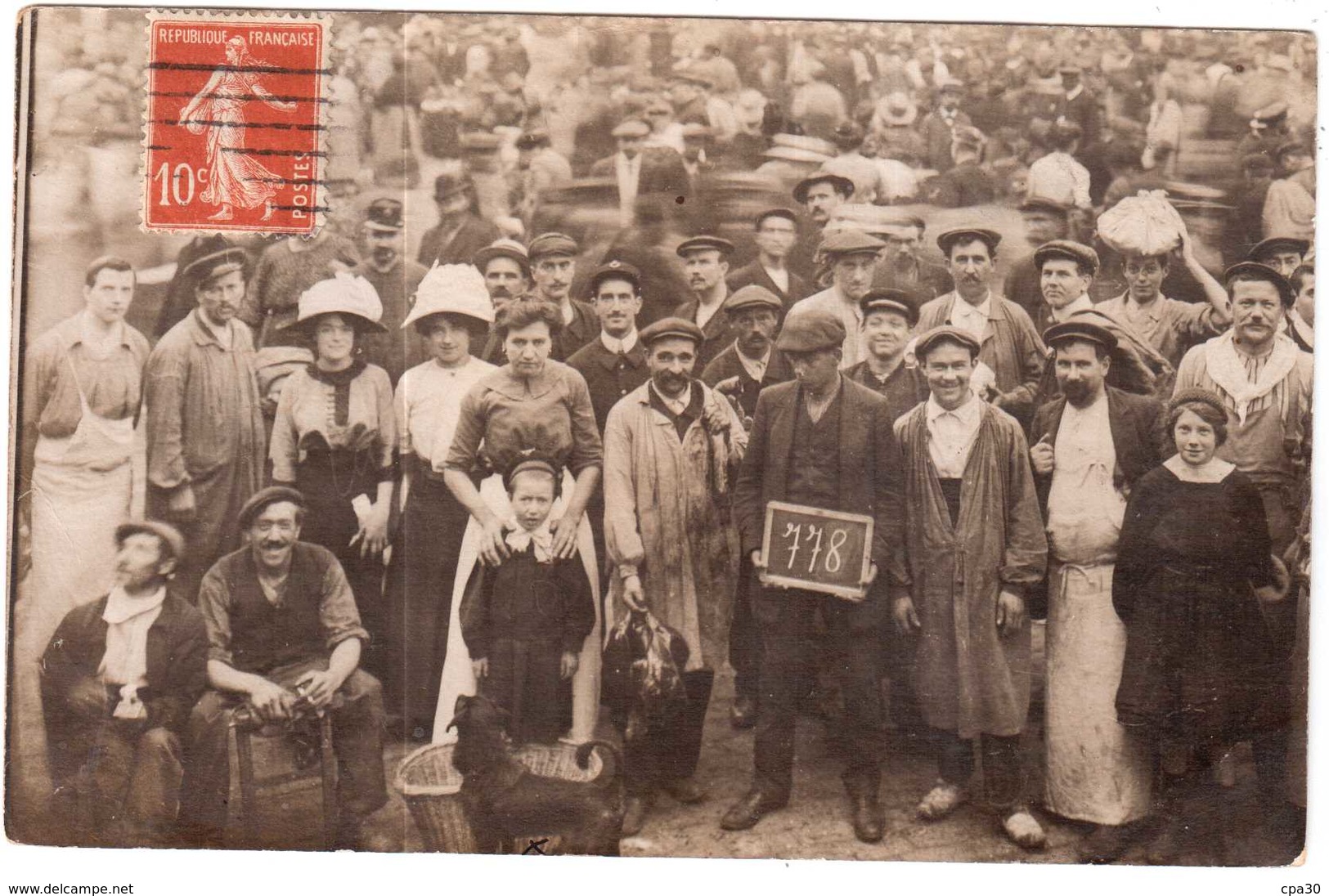 CPA PARIS.LES HALLES.CARTE PHOTO - Enseignement, Ecoles Et Universités