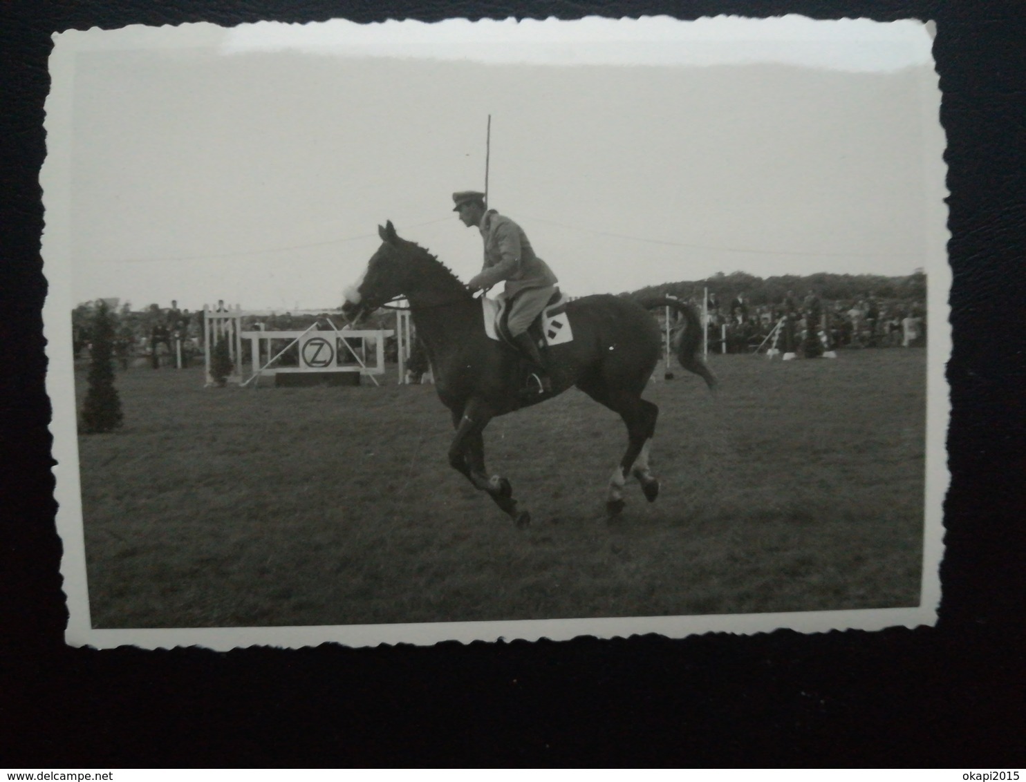 COURSE DE CHEVAUX AVEC OBSTACLES LOT 18 PHOTOS ORIGINALES LIEU ET ANNÉE PAS INDIQUÉS