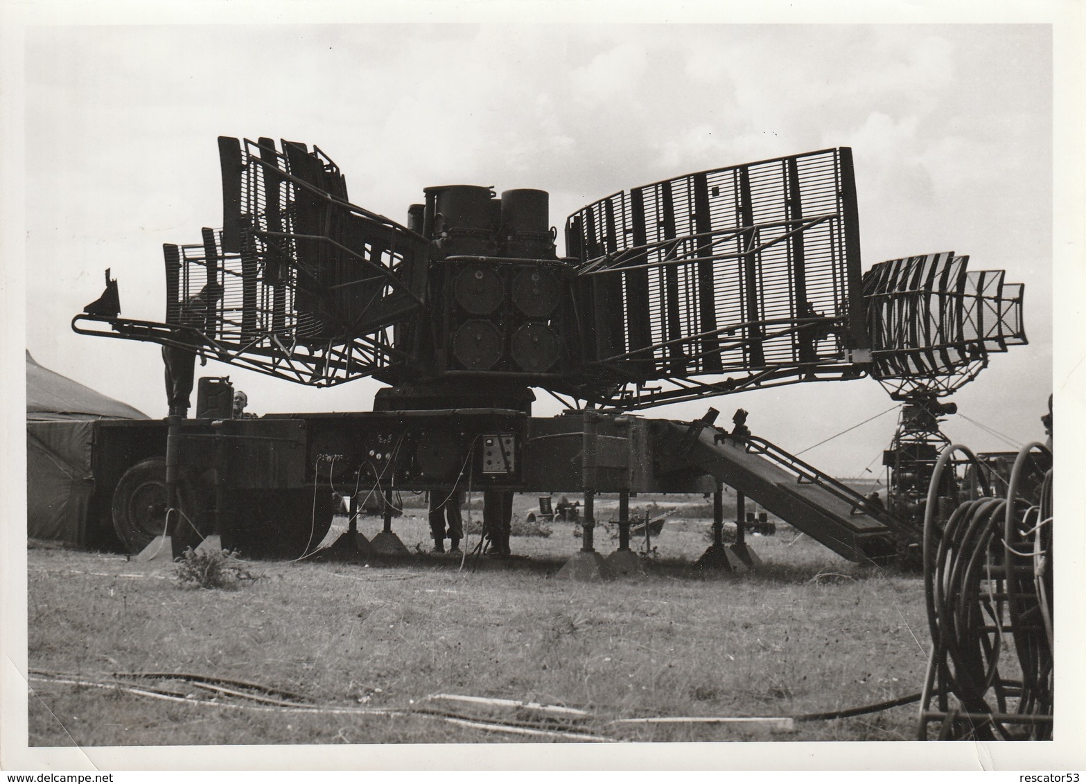 Rare Véritable Photo 13x18 Cm Du Radar ACAL  Et Un Autre Radar Inconnu En Opération De Campagne Années 50 - 1939-45