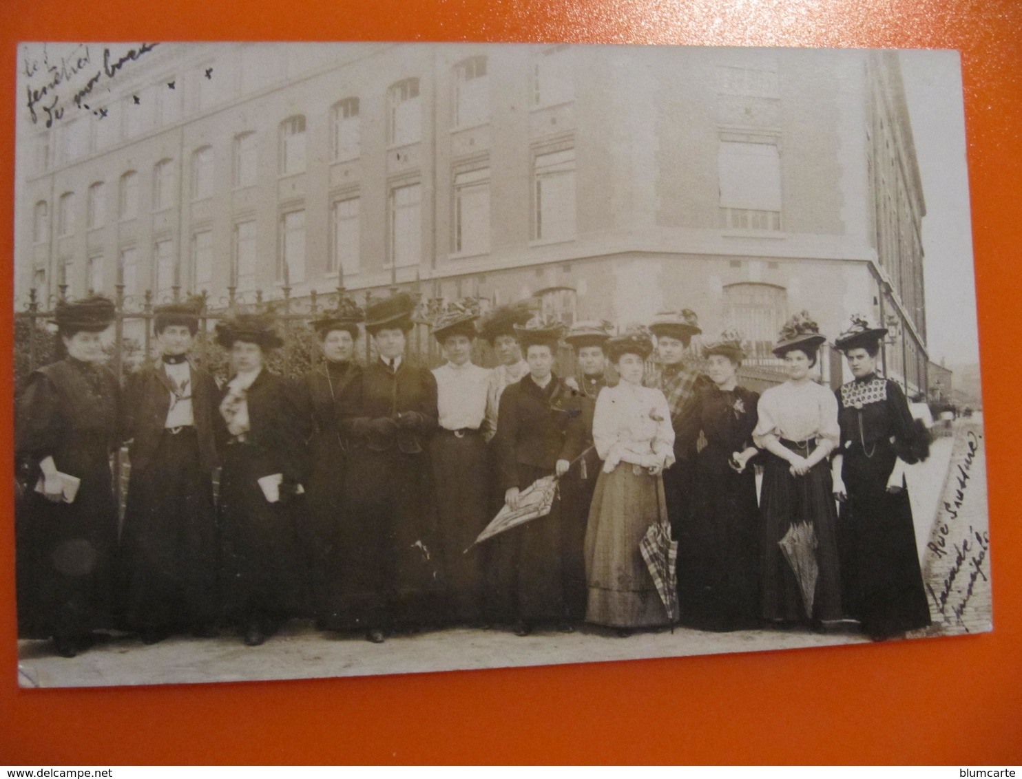 Carte Photo - PARIS - XVII° - CONTRÔLE COMMUN - FEMMES DEVANT LE BATIMENT - RUE SAUSSURE - Arrondissement: 17