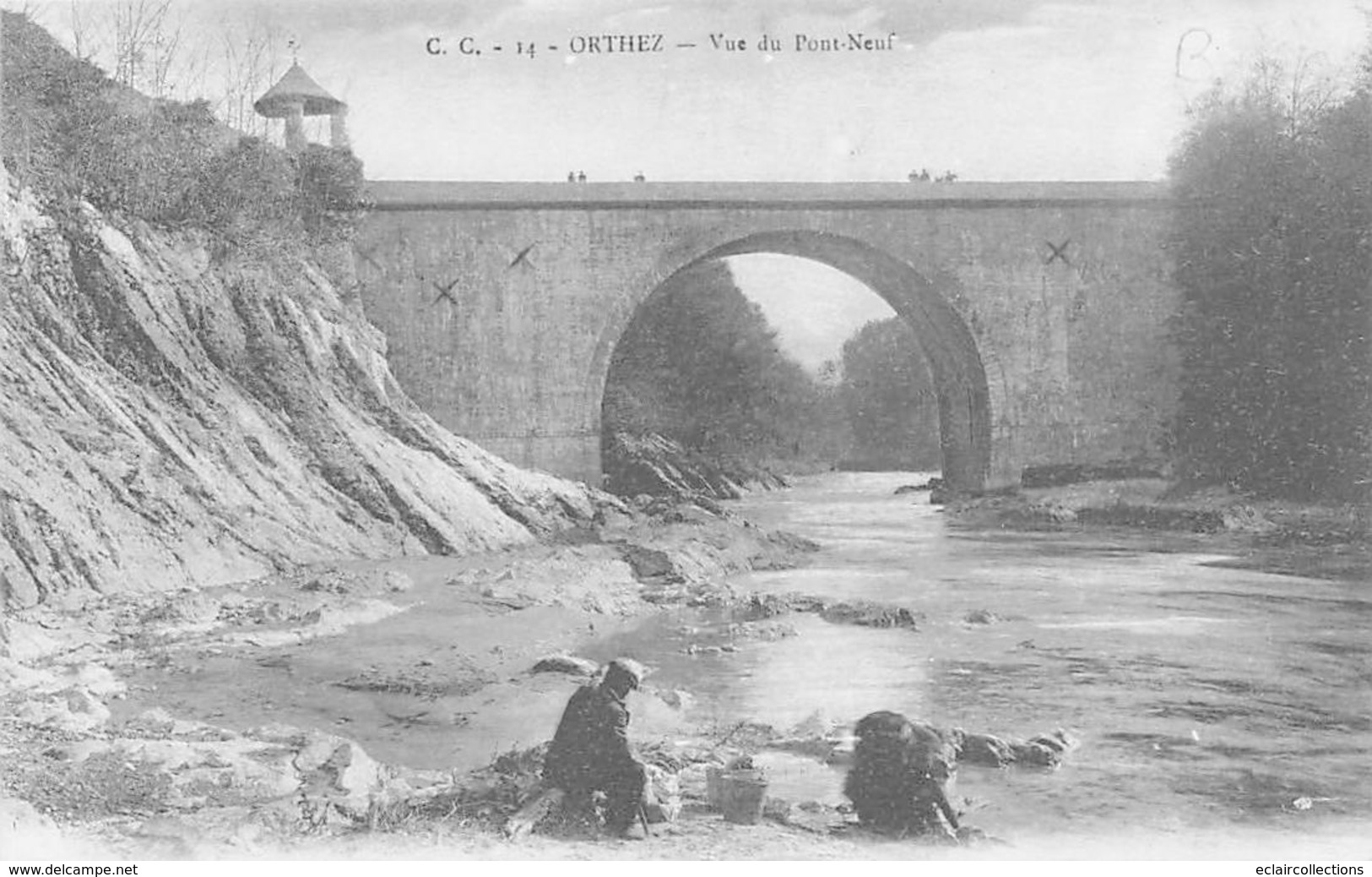 Orthez      64    Vue Du  Pont Neuf   .. Lavandière    (voir Scan) - Orthez