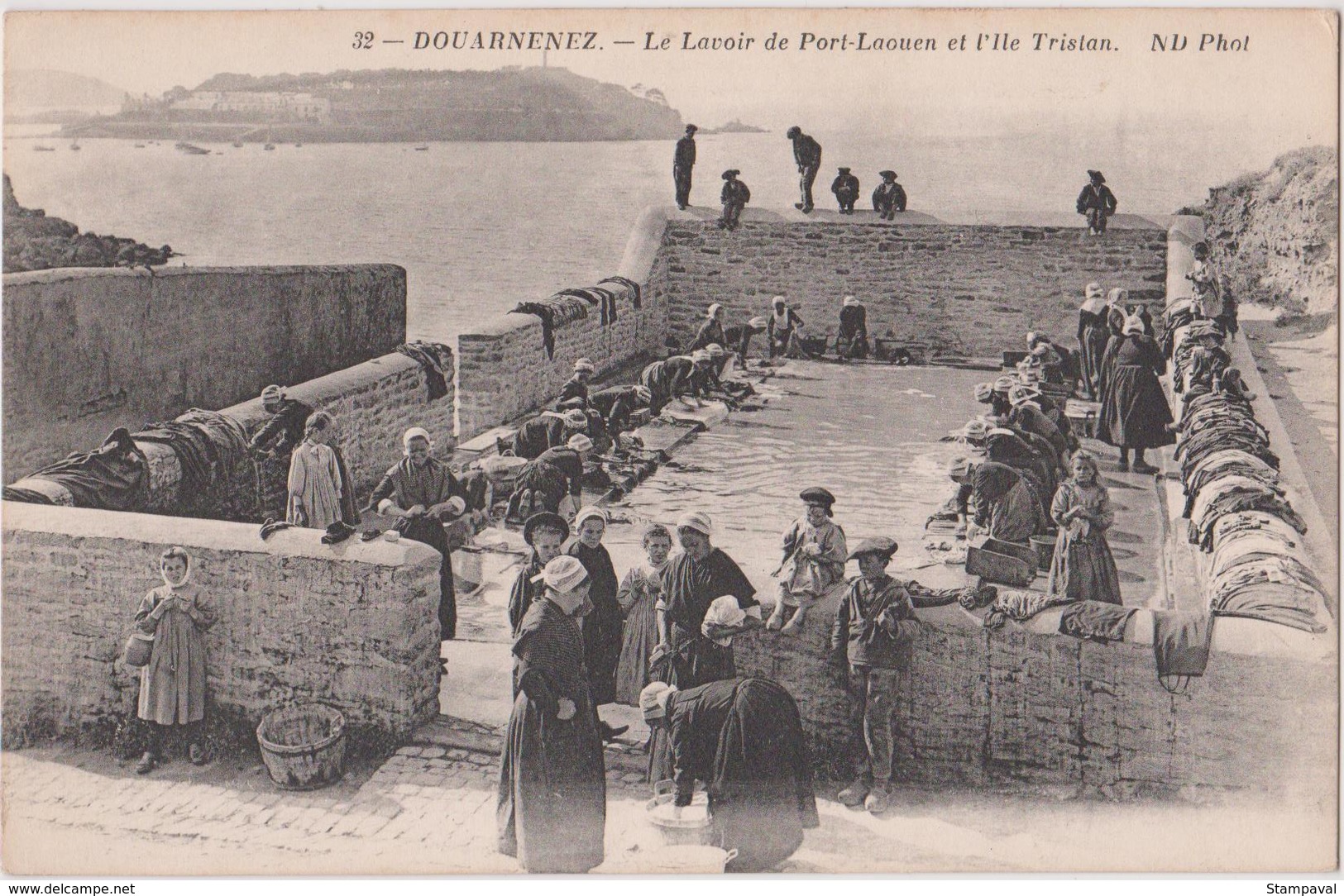 DOUARNENEZ - LE LAVOIR DE PORT-LAOUEN ET L'ILE TRISTAN - N° 32 - ND Phot. - Douarnenez