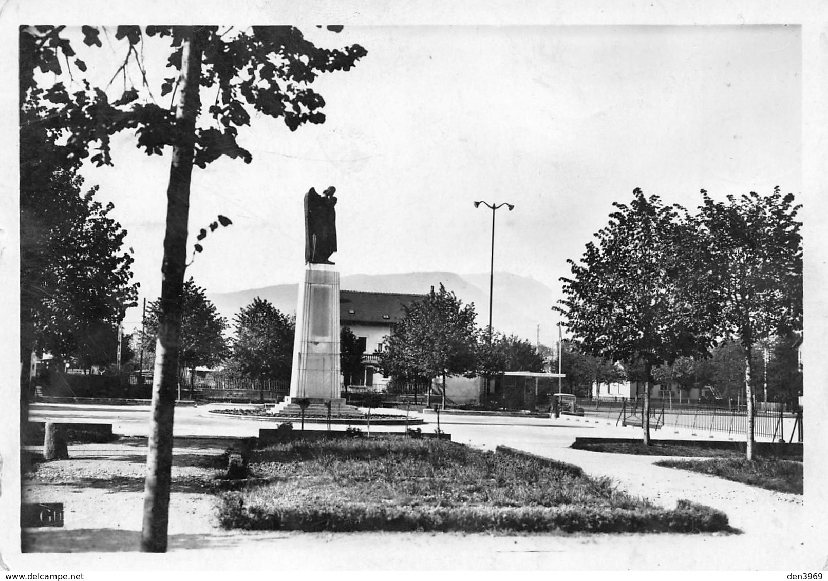 Annemasse - Le Square, Le Monument Aux Morts Et Le Salève - Annemasse