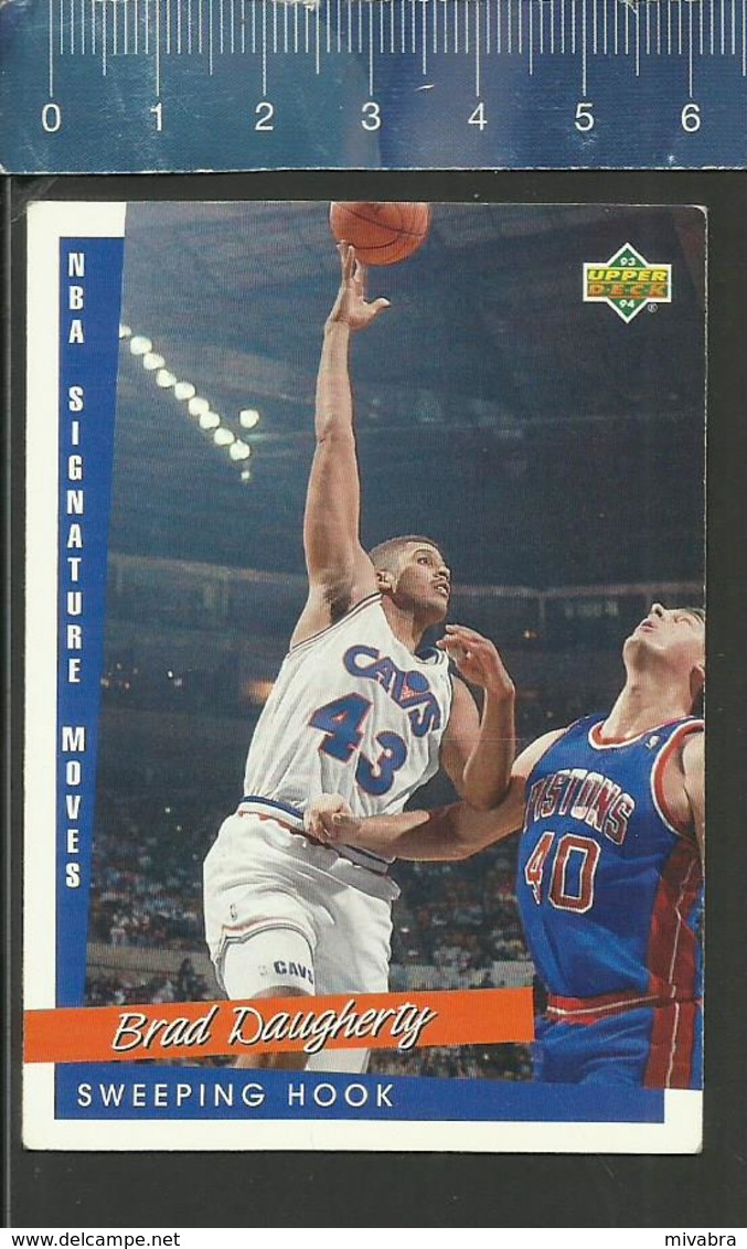 NBA UPPER DECK TRADING CARD BASKETBALL 1993 SIGNATURE MOVES - N° 241 - SWEEPING HOOK - BRAD DAUGHERTY - 1990-1999