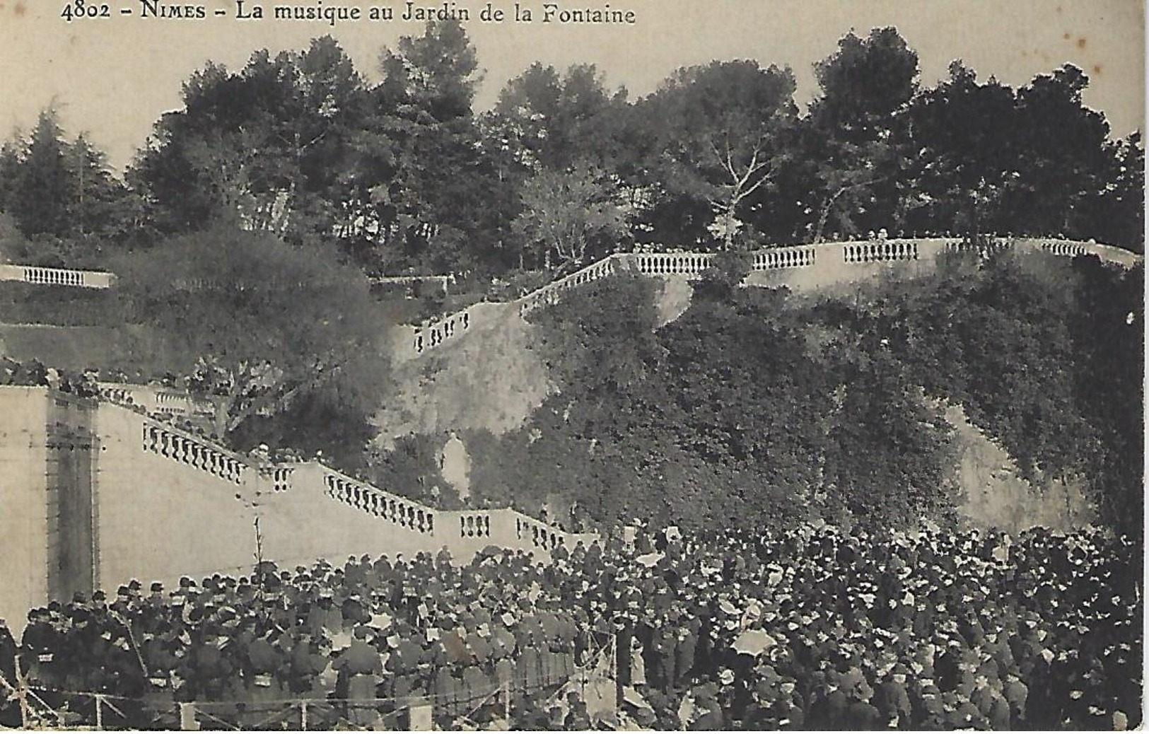 Nimes-la Musique Au Jardin De La Fontaine - Nîmes