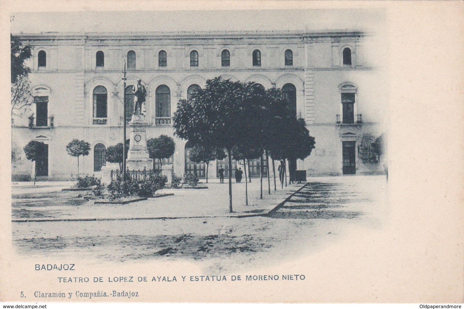 POSTCARD SPAIN ESPAÑA - BADAJOZ - TEATRO DE LOPEZ DE AYALA Y ESTATUA DE MORENO NIETO - Badajoz