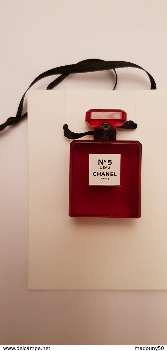 MINIATURE PARFUM  CHANEL N°5 L 'EAU ROUGE  NOUVEAUTE 2018  PENDENTIF  NEUF - Miniatures Femmes (avec Boite)