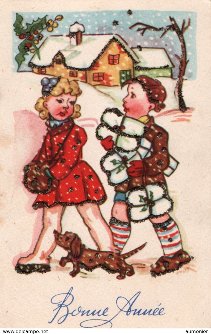 Carte De BONNE ANNEE . Enfants Portant Des Cadeaux Et Paysage De Neige , Carte Avec Petites Paillettes Collées . - New Year