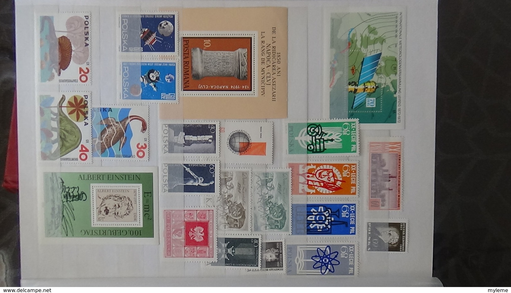 Gros album (64 photos) de timbres et 151 blocs ** de divers pays dont quelques NON DENTELES. Côte très sympa