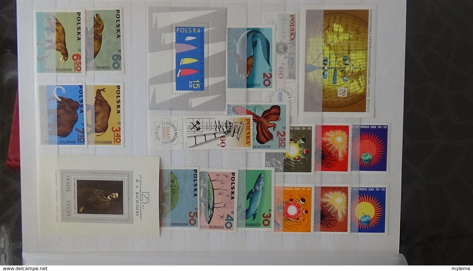 Gros album (64 photos) de timbres et 151 blocs ** de divers pays dont quelques NON DENTELES. Côte très sympa