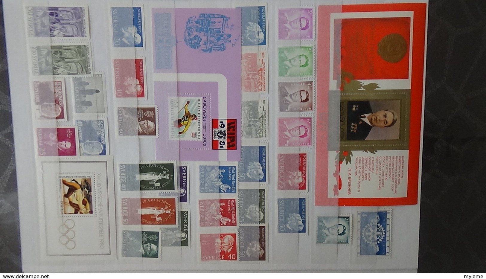 Gros album (64 photos) de timbres et 151 blocs ** de divers pays dont quelques NON DENTELES. Côte très sympa