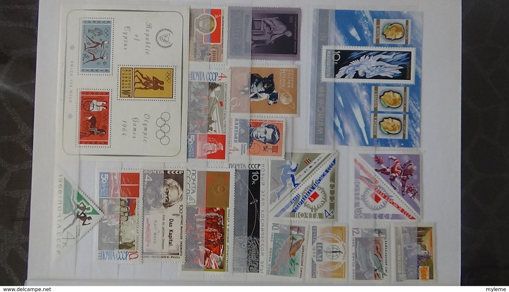 Gros album (64 photos) de timbres et 151 blocs ** de divers pays dont quelques NON DENTELES. Côte très sympa