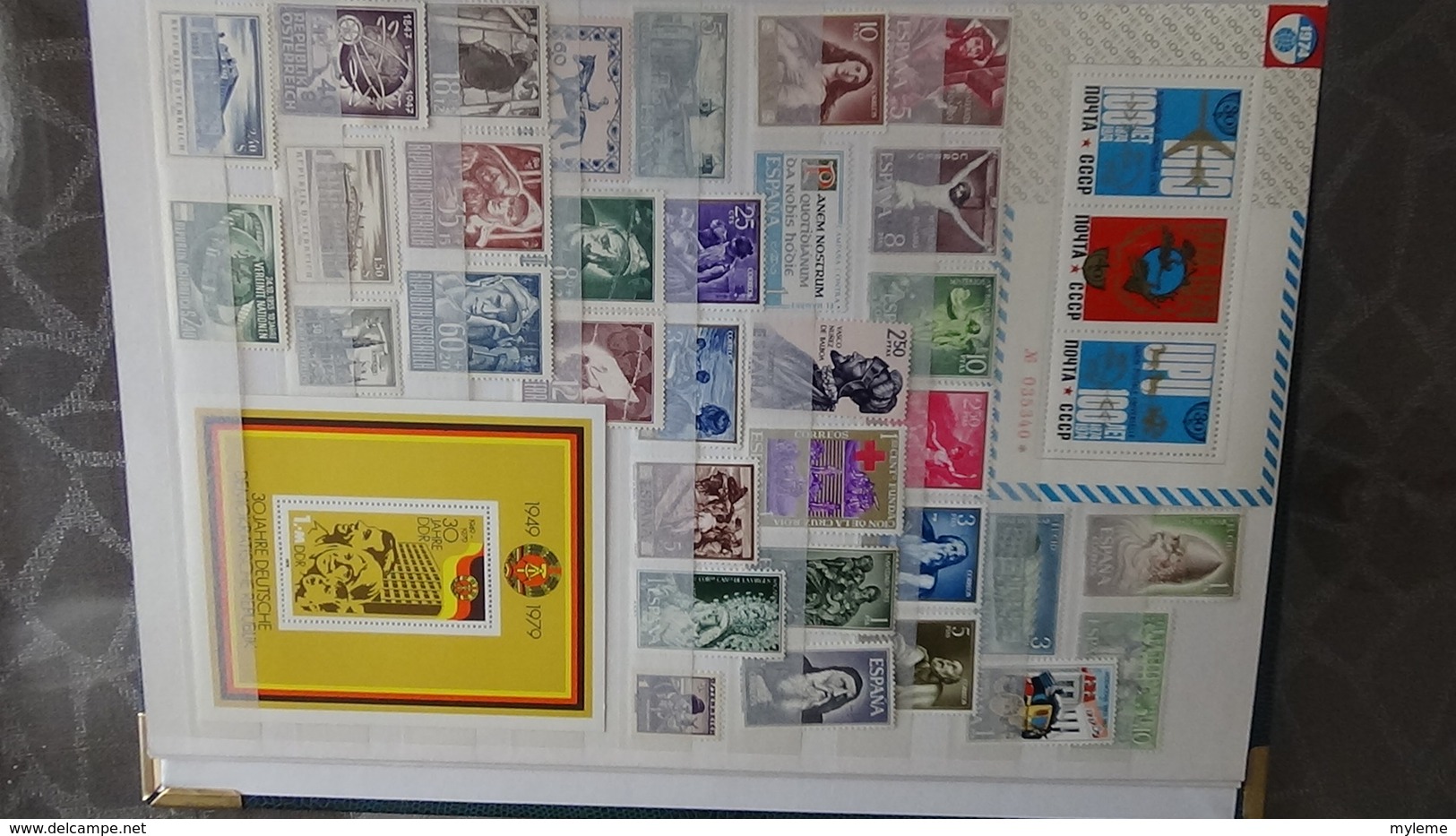 Gros album (64 photos) de timbres et 151 blocs ** de divers pays dont quelques NON DENTELES. Côte très sympa