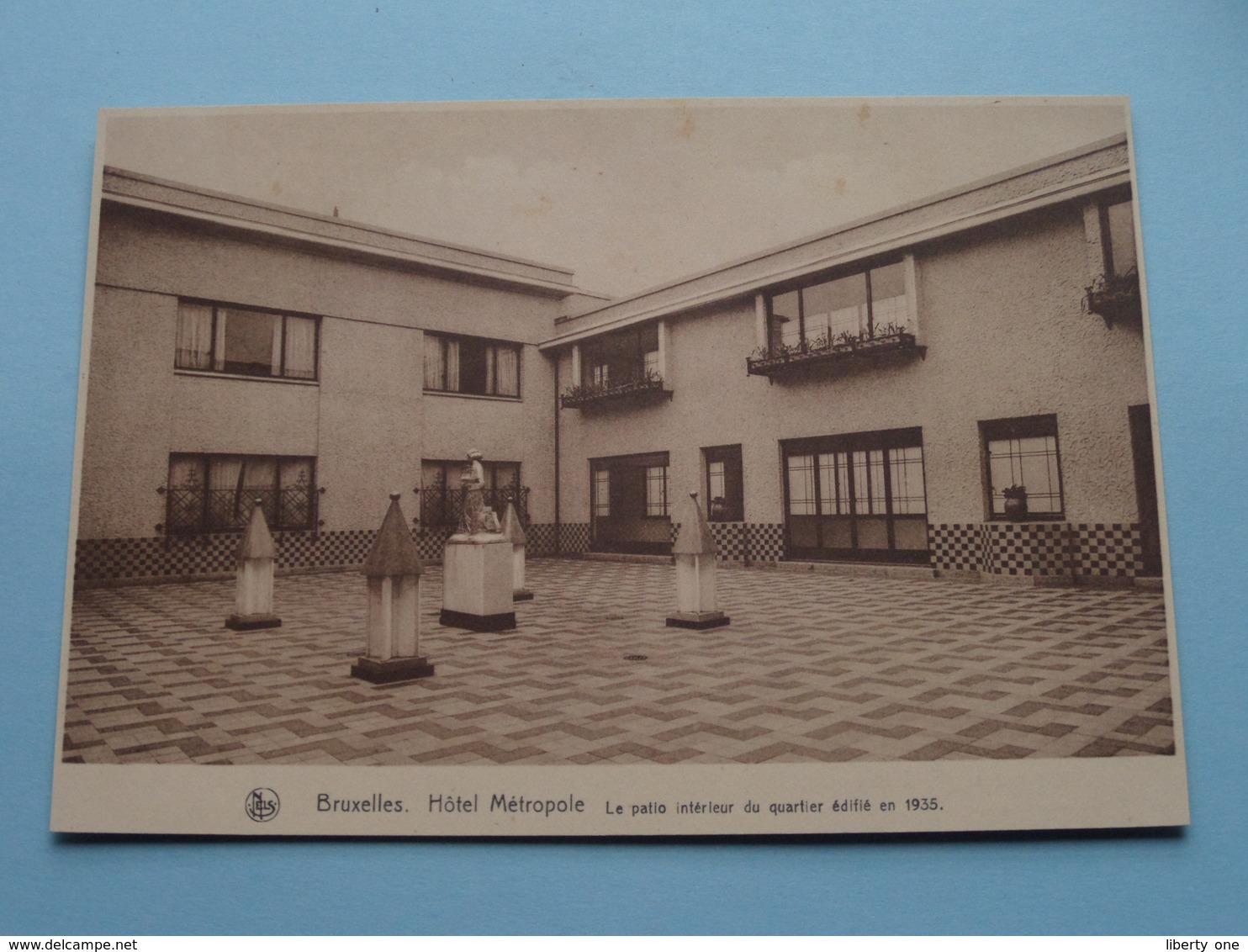 Hôtel METROPOLE Le Patio Intérieur Du Quartier édifié En 1935 ( Thill ) Anno 19?? ( Voir Photo Svp ) ! - Cafés, Hôtels, Restaurants