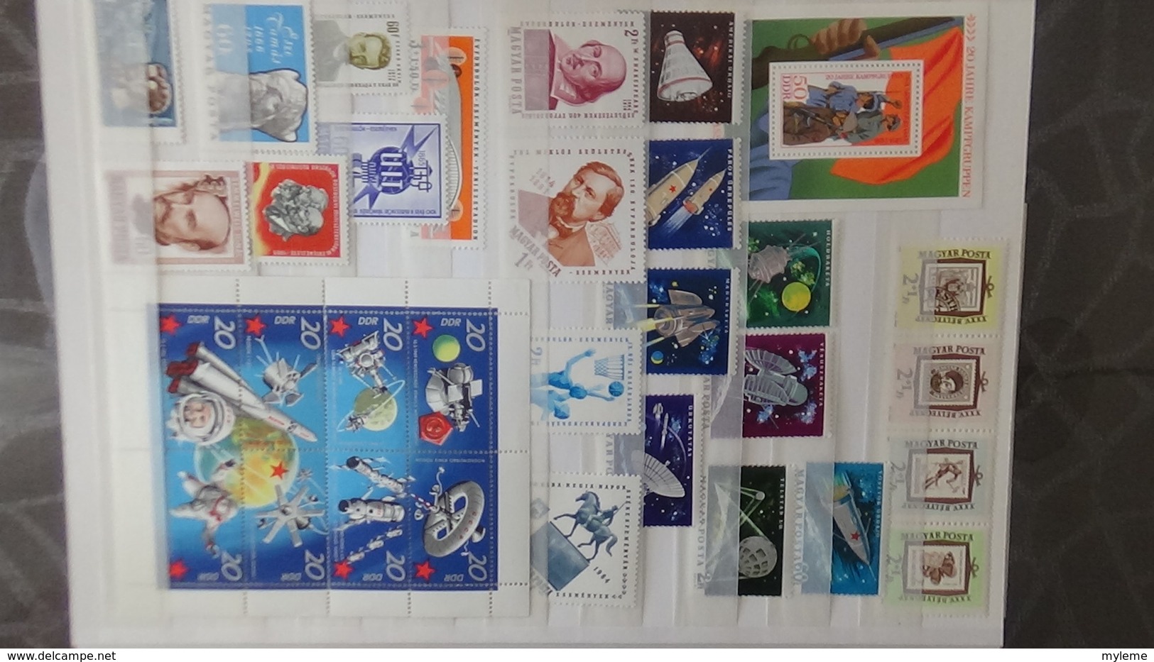 Gros album (60 photos) de timbres et 140 blocs ** de divers pays dont quelques NON DENTELES. Côte très sympa