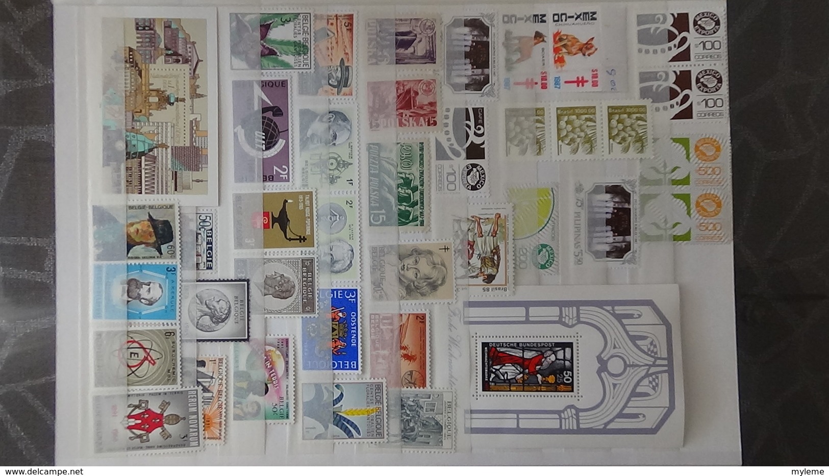 Gros album (60 photos) de timbres et 140 blocs ** de divers pays dont quelques NON DENTELES. Côte très sympa