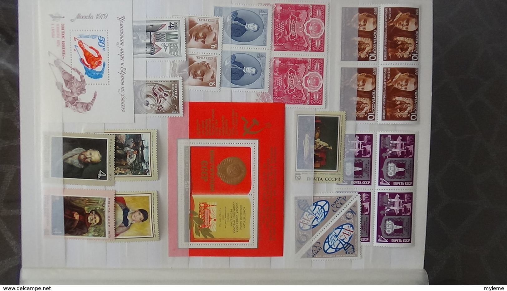 Gros album (60 photos) de timbres et 140 blocs ** de divers pays dont quelques NON DENTELES. Côte très sympa