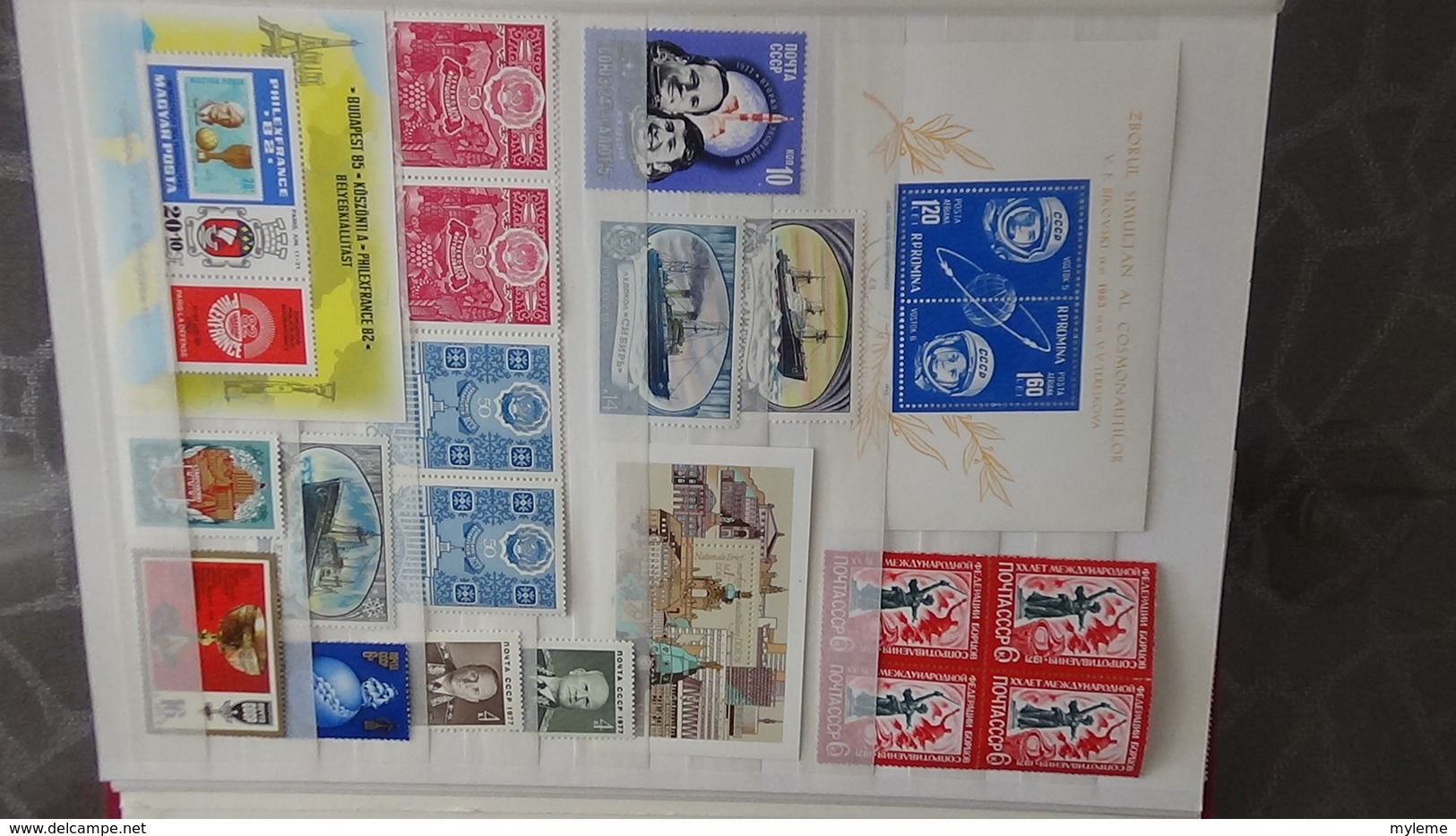 Gros album (60 photos) de timbres et 140 blocs ** de divers pays dont quelques NON DENTELES. Côte très sympa