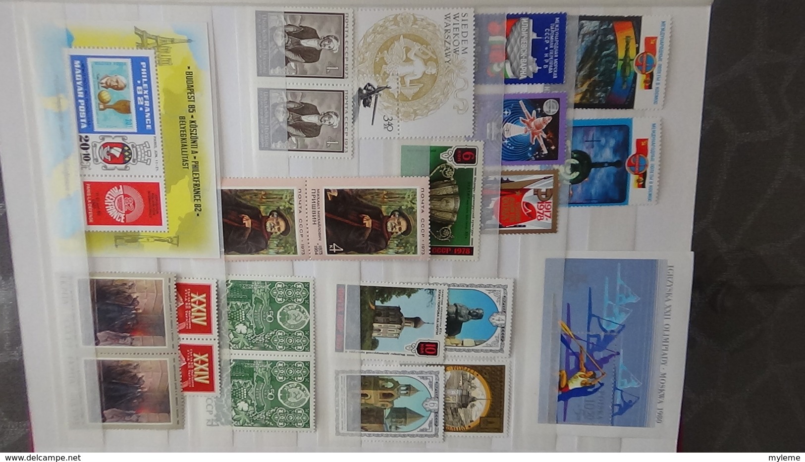 Gros album (60 photos) de timbres et 140 blocs ** de divers pays dont quelques NON DENTELES. Côte très sympa