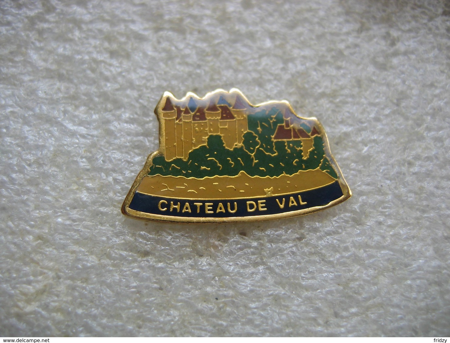 Pin's Du Chateau De Val Dans La Commune De Lanobre Dans Le Département Du Cantal,  En Région Auvergne - EDF GDF