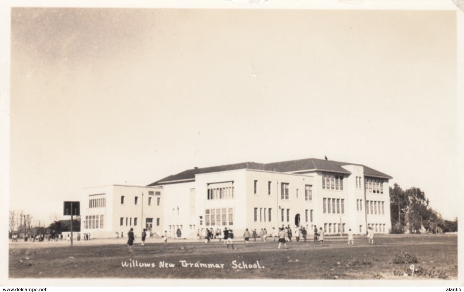 Willows California, New Grammar Elementary School With Students Outside, C1930s/40s Vintage Real Photo Postcard - Autres & Non Classés