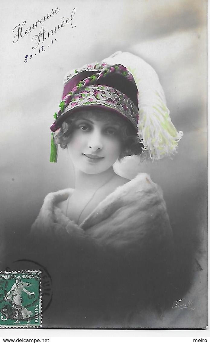 CPA - Fantaisie -Portrait  Jeune Femme Chapeau Art Déco - Heureuse Année (écrite En 30-12-1911) - April Fool's Day