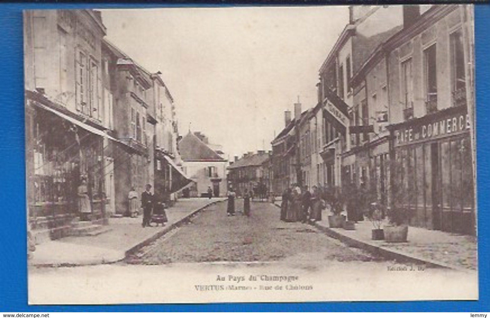 51 # VERTUS -  RUE DE CHALONS - AU PAYS DU CHAMPAGNE -  CAFÉ DU COMMERCE, TABAC - 1918- CLICHÉ RARE - Bretagne