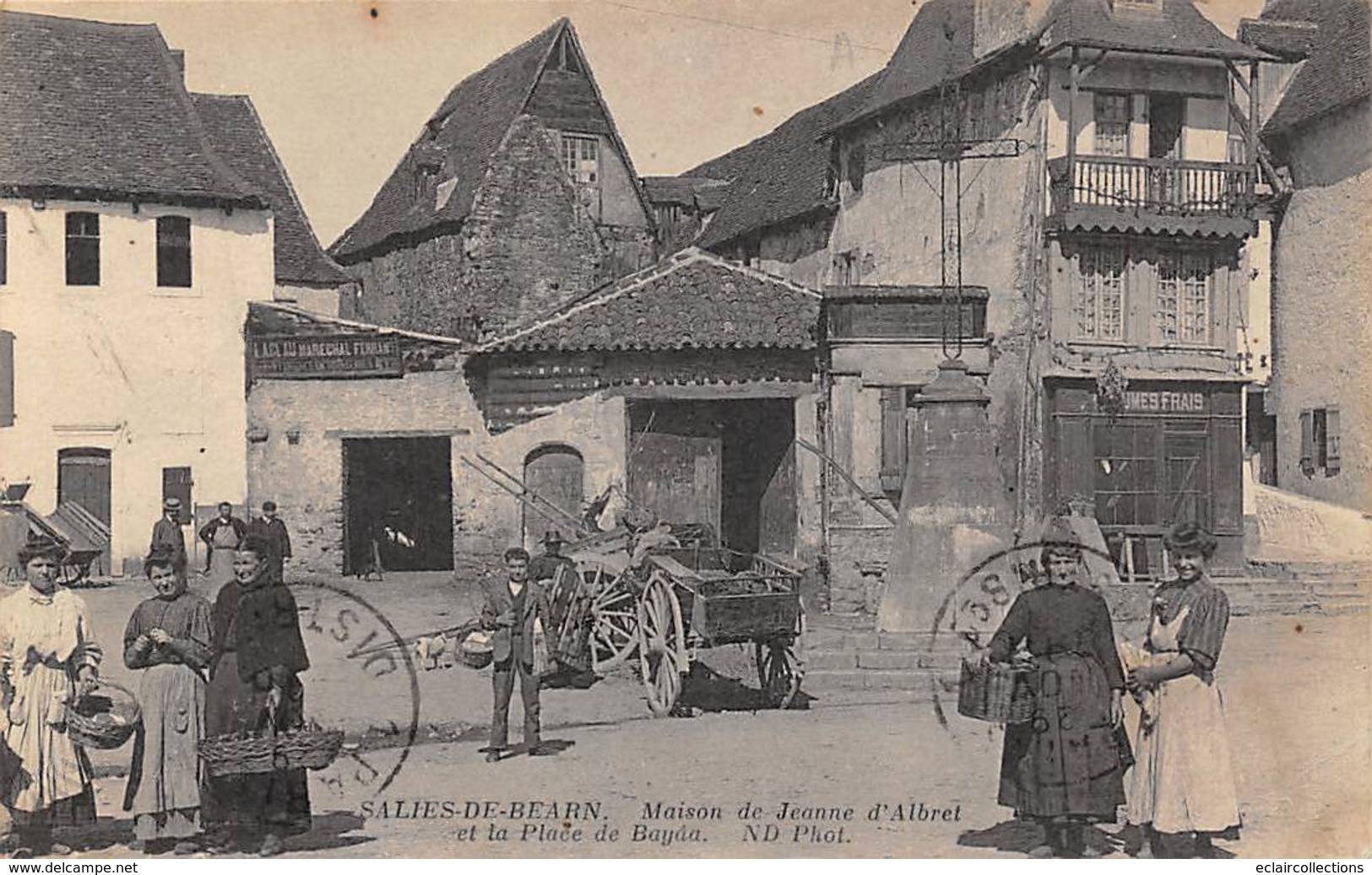 Salies De Béarn      64        Place Du Bayaa . Maison De Jeanne D'Albret  2    (voir Scan) - Salies De Bearn