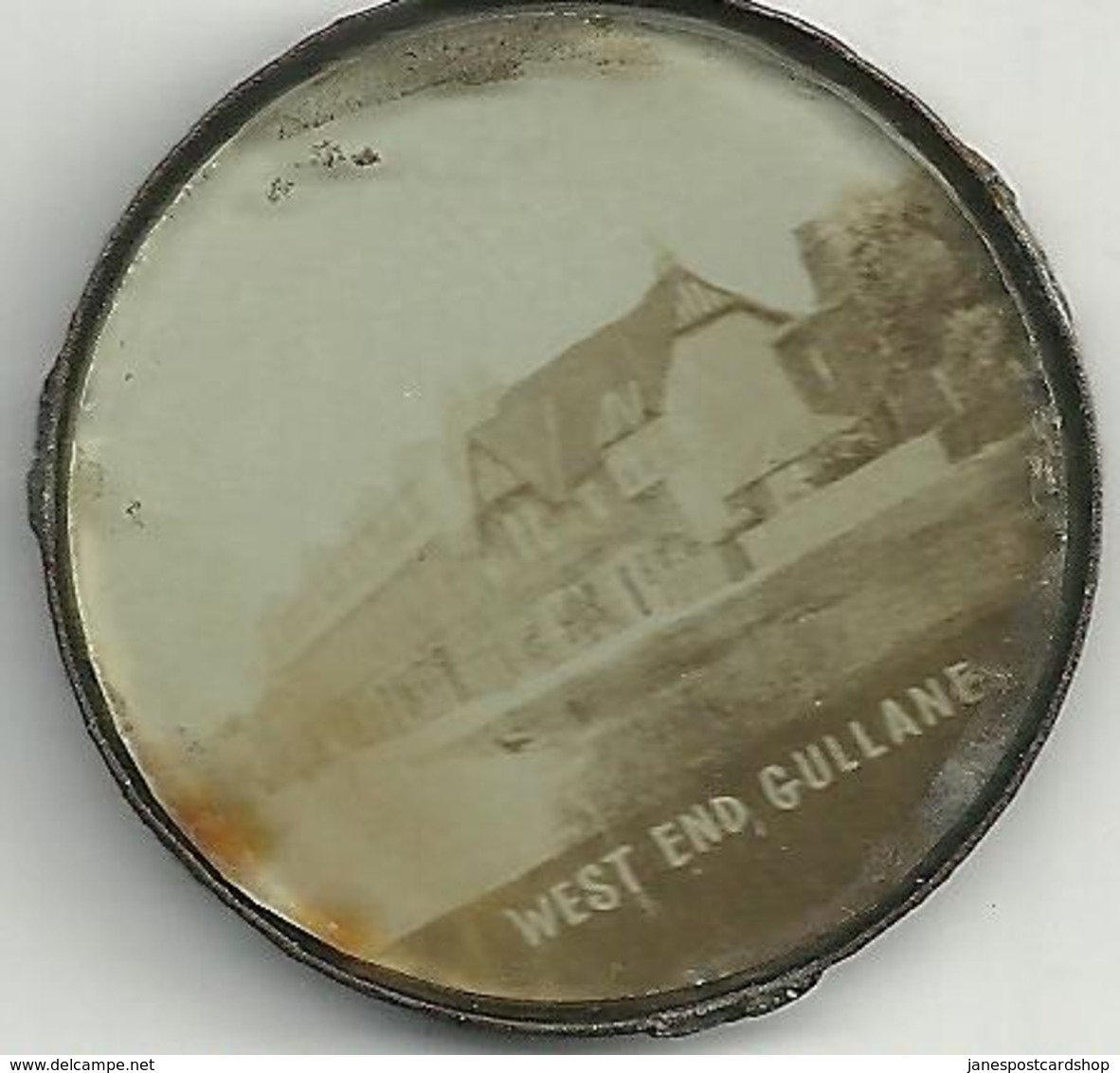 REAL PHOTOGRAPH IN SMALL METAL DISC OF WEST END - GULLANE - EAST LOTHIAN - 1.5 Inches Round - East Lothian