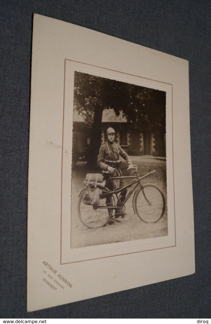 Ancienne Grande Photo (poilu ,guerre 14-18 ? )Soldat Armé En Vélo,photographe Arthur Henrion Stembert,27 Cm./21 Cm. - Guerre, Militaire