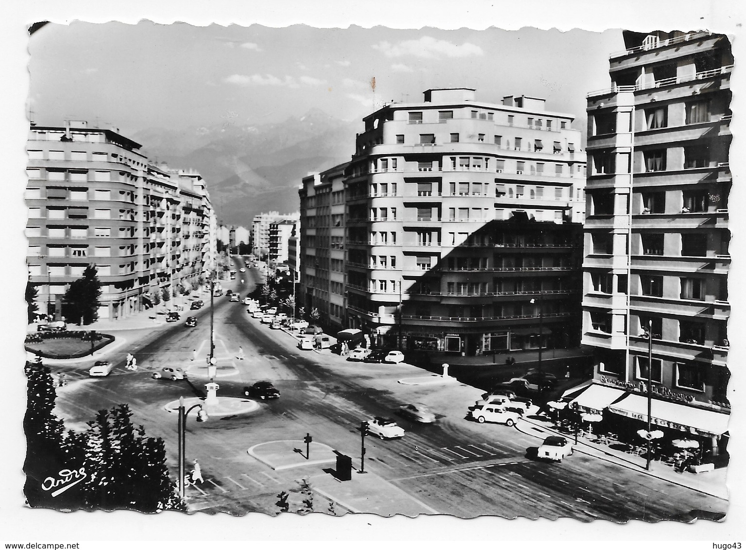 GRENOBLE - N° 1147 - PLACE GUSTAVE RIVET ET AV. ALBERT 1er  AVEC VIEILLES VOITURES - CPSM GF NON VOYAGEE - Grenoble