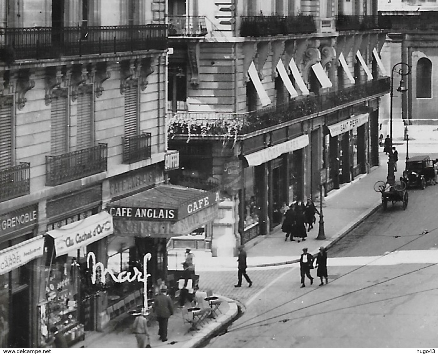 GRENOBLE - N° 4 - RUE FELIX POULOT ET LE MOUCHEROTTE AVEC TRAMWAY ET COMMERCES - CPSM GF NON VOYAGEE - Grenoble