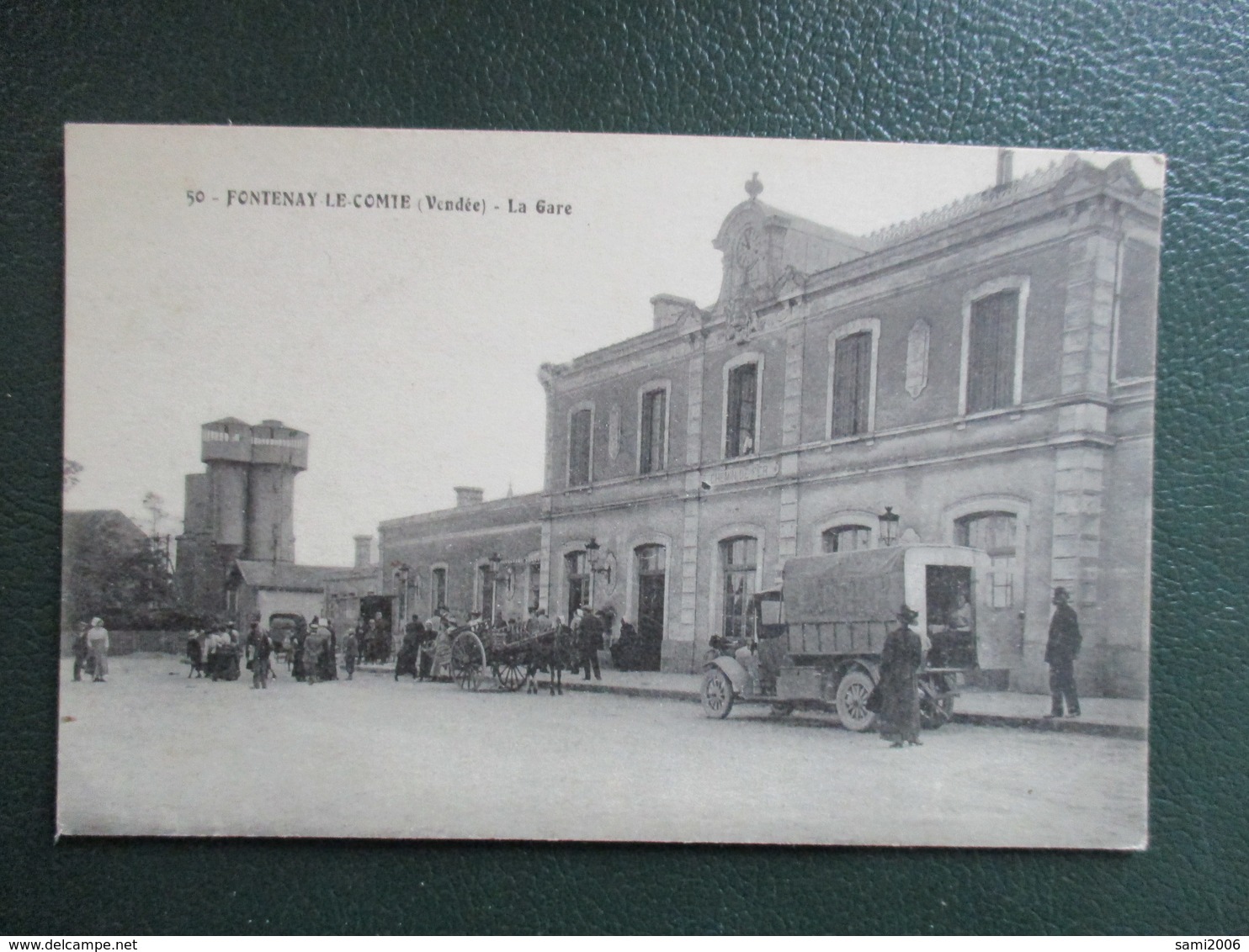 CPA 85 FONTENAY LE COMTE LA GARE CAMION ANCIEN ANIMEE - Fontenay Le Comte