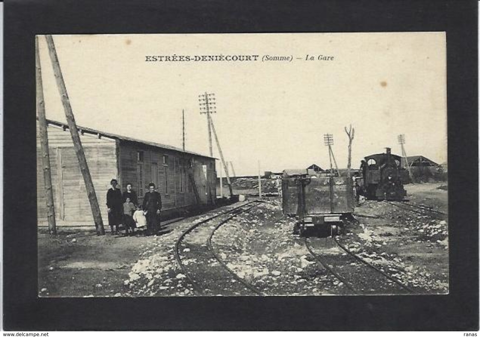 CPA Somme 80 Estrées Deniécourt Gare Chemin De Fer Train Non Circulé - Autres & Non Classés