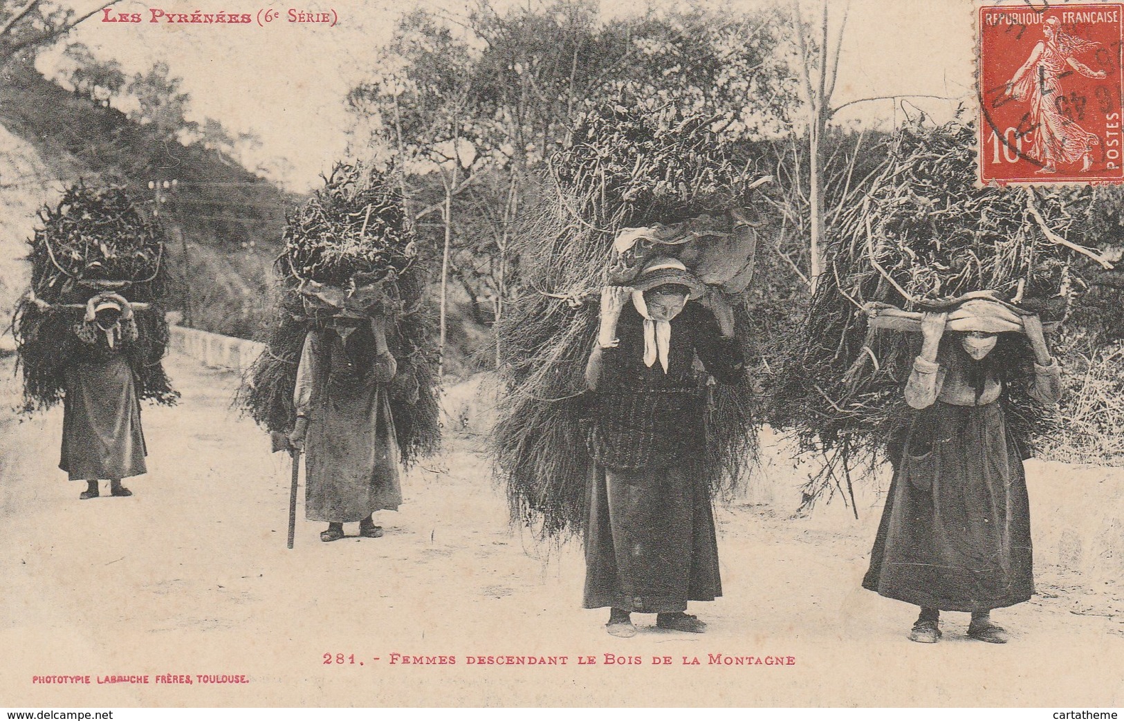 CPA - Femmes Descendant Le Bois De La Montagne - Pyrénées - Bauern