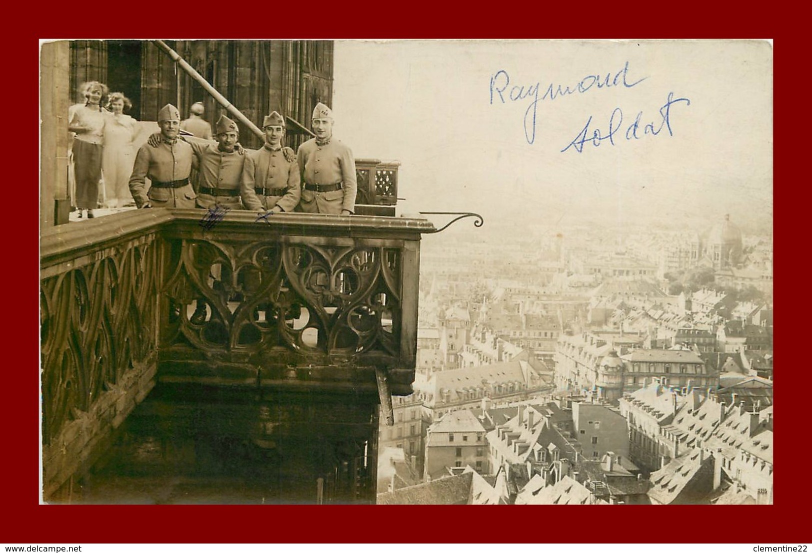 Carte Photo * Militaire *  Soldats  * En Haut De La Cathédrale De Strasbourg    ( Scan Recto Et Verso ) - Guerra, Militari