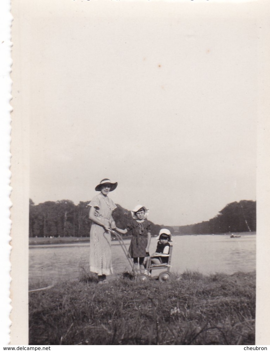 78. VERSAILLES. 3 PHOTOS. PROMENADE AU GRAND CANAL. ANNEE 1934 - Lieux